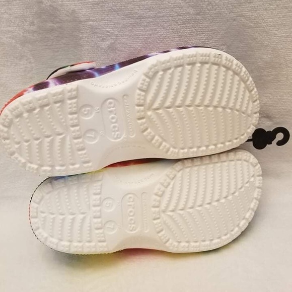Wmns sz 7 Classic Tie Dye Croc - Picture 5 of 6